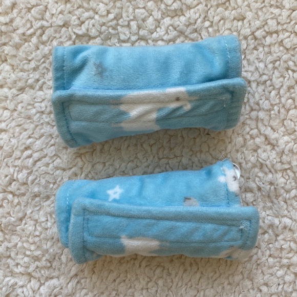 Blankets & Beyond Baby Neck Pillow and Strap Cushions - Picture 8 of 9